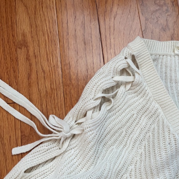 A sweater from Garage in a XS - Picture 3 of 5